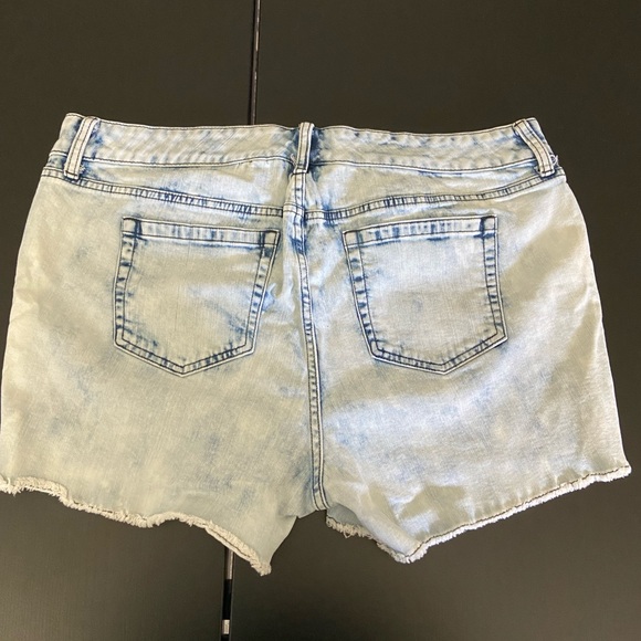Torrid acid wash jean shorts - Picture 3 of 3
